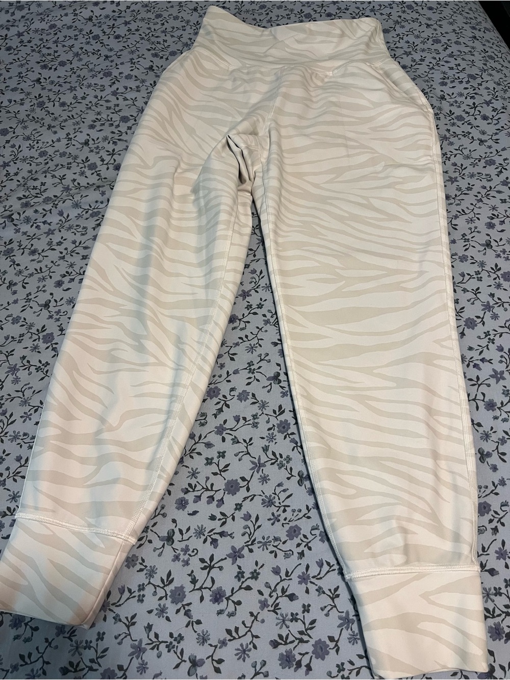 Old Navy Active Cream and Beige Zebra-Print Jogger Leggings